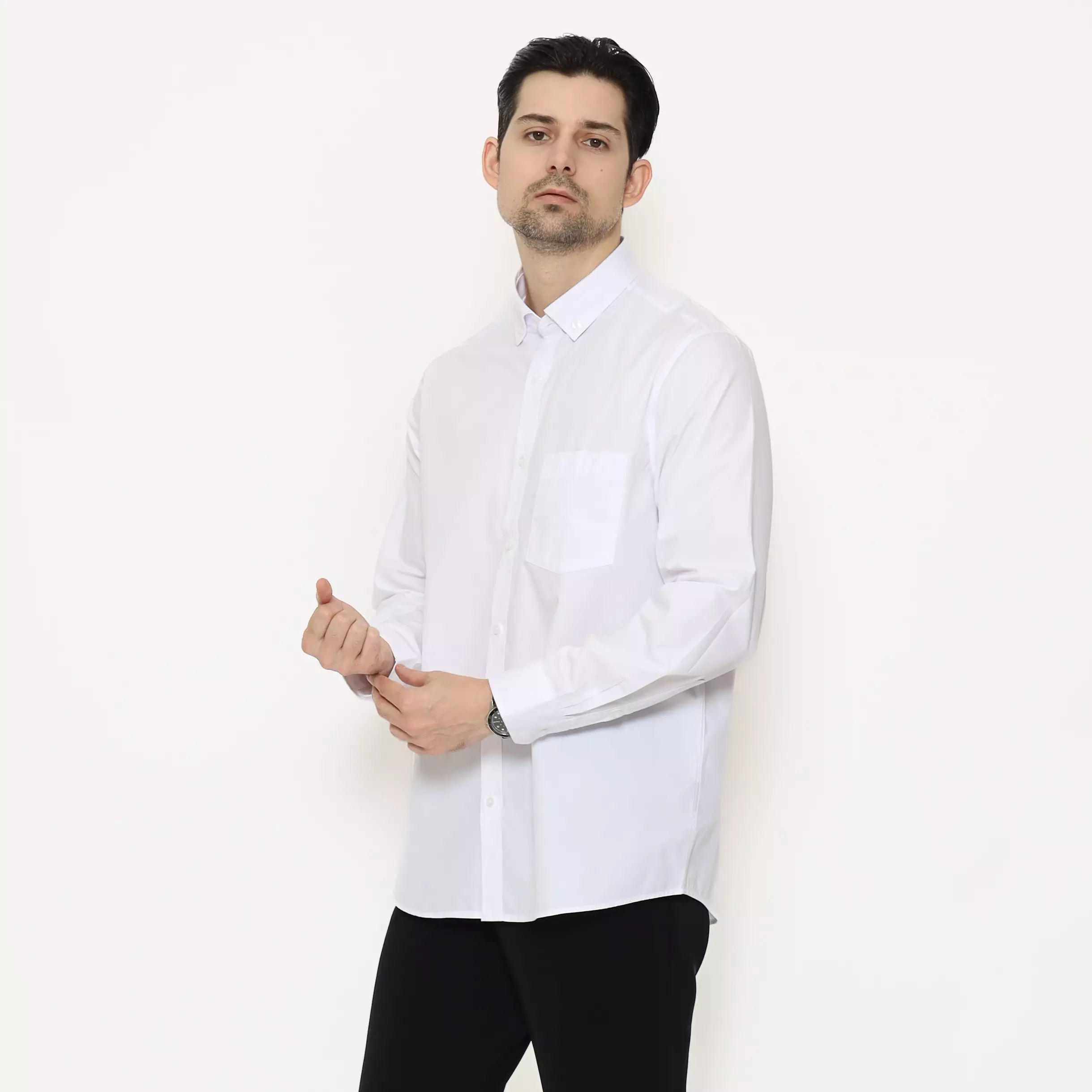 LAWELL DESMOND-MLRF Kemeja Formal Pria Putih Lengan Panjang Regular Fit Polyester Cotton