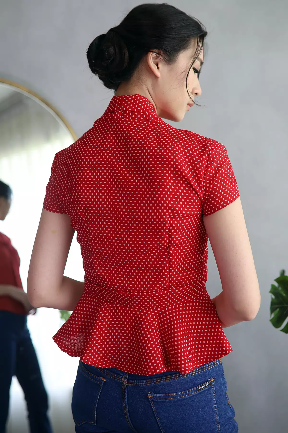 Kuncup Raden Ajeng Merah Kebaya