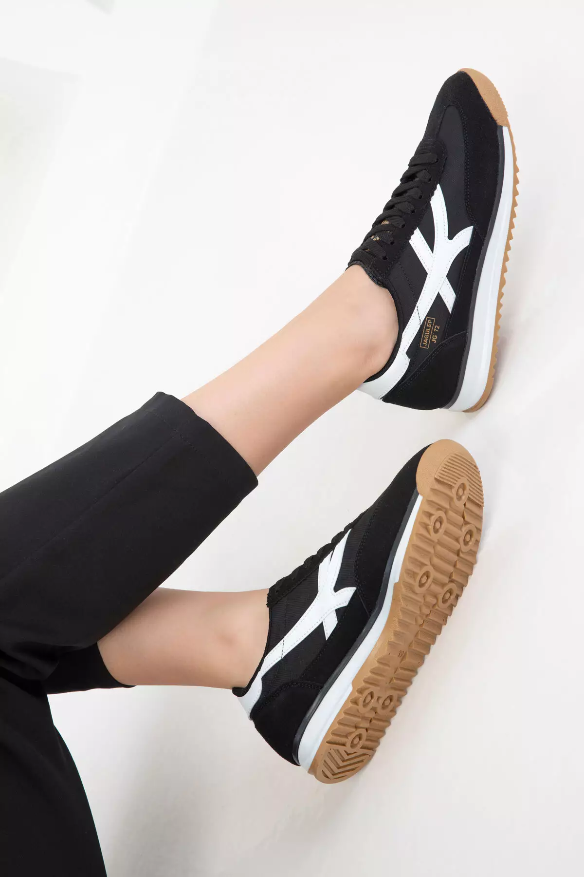 Black-White Women's Sneaker 20761