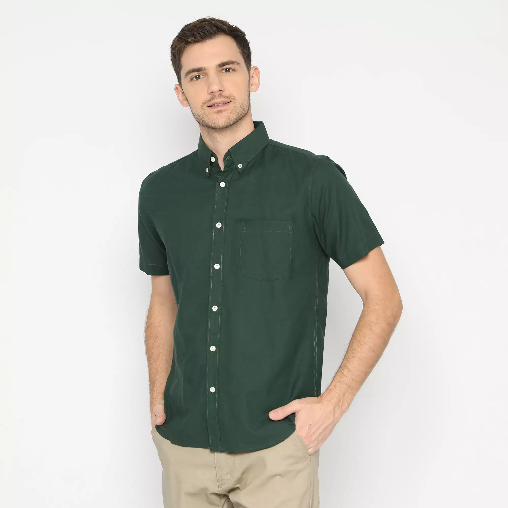 Platini Kemeja Pria Lengan Pendek Basic Katun Oxford Hijau Botol 63211