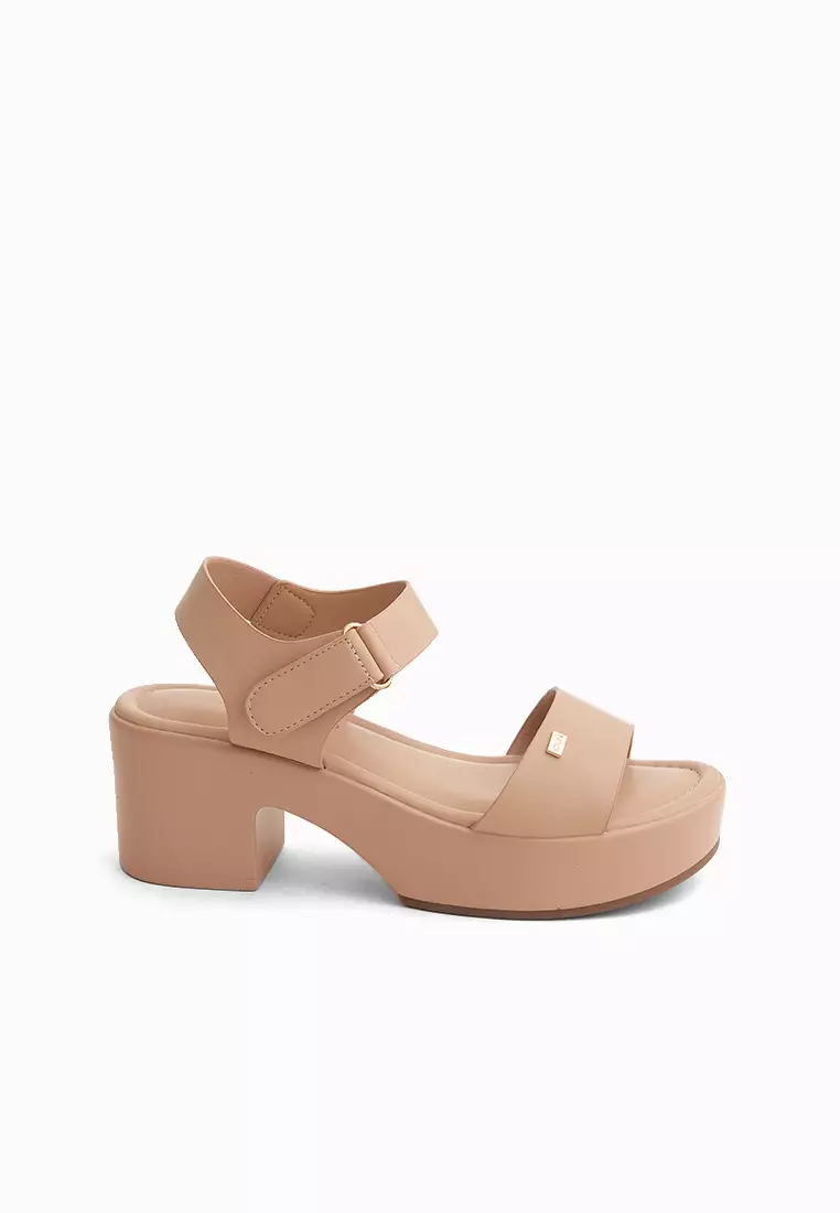 Discount on Cln  shoes - SKU: Zelene Platform Sandals