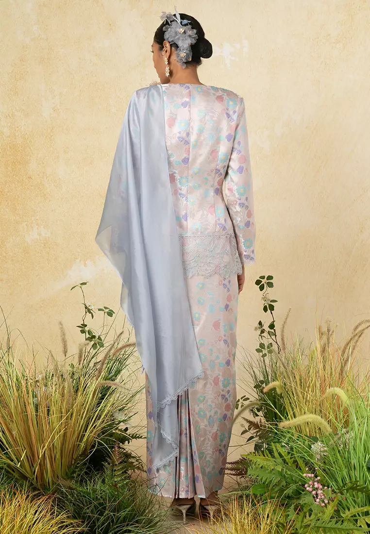 BAKAWALI KEBAYA WITH SELENDANG SET