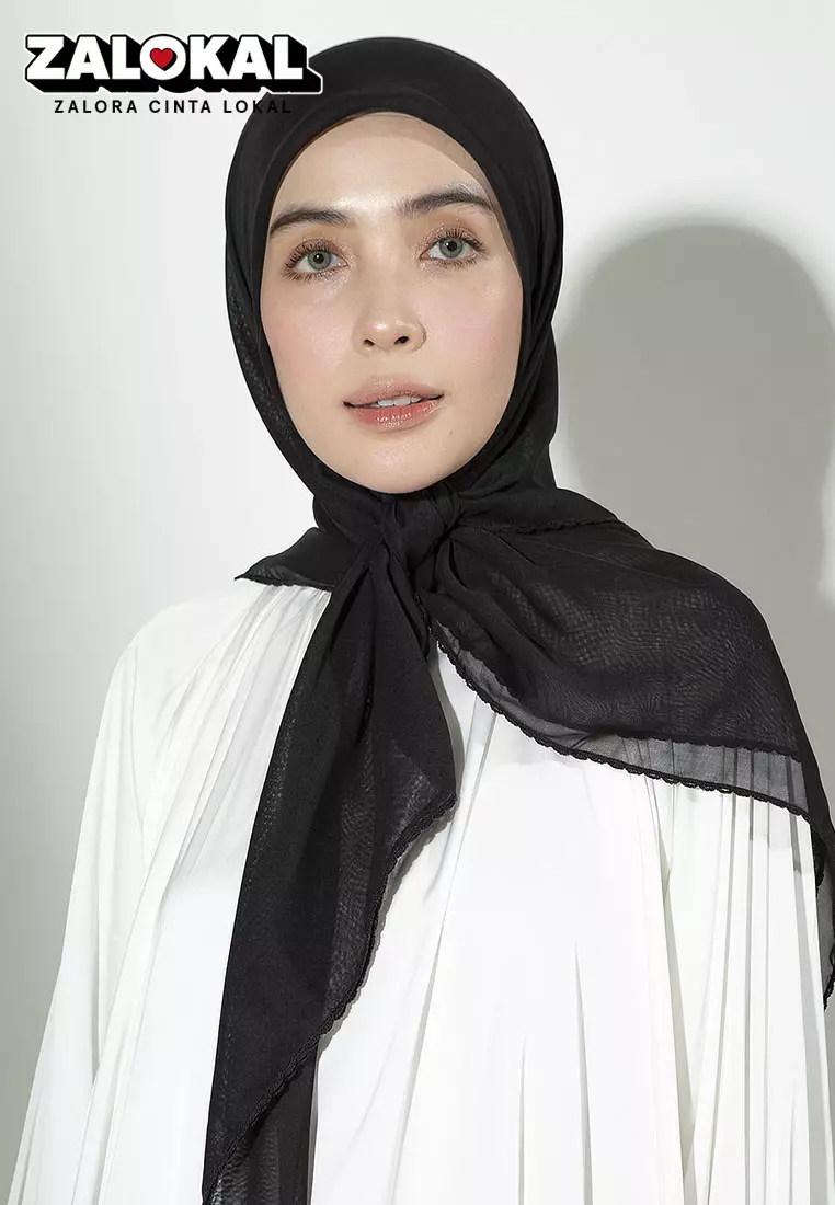 Paris Embroidery Signature Square (Lozy X Hamidah) Black