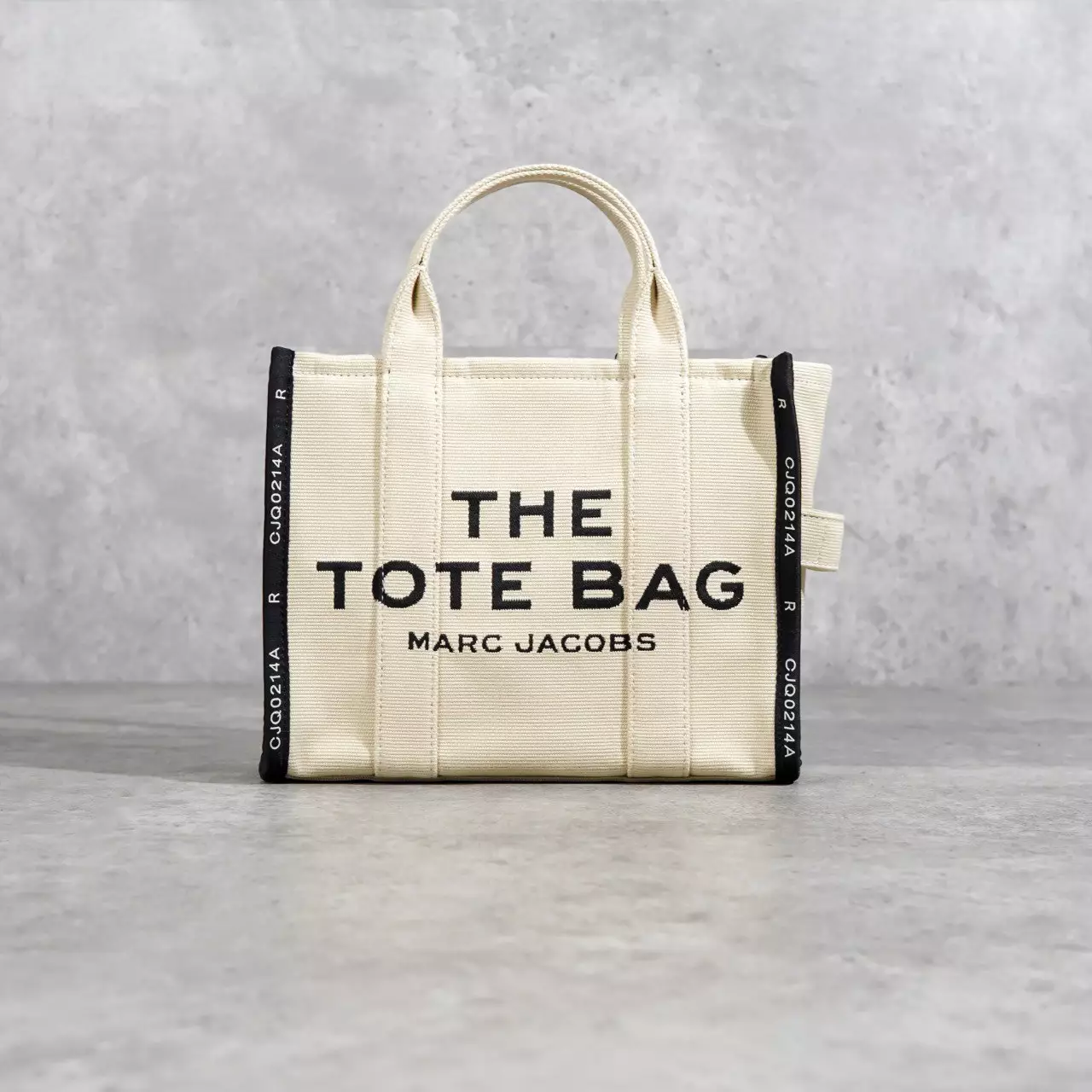 Tas MARC JACOBS THE TOTE BAG BLACK BEIGE CANVAS BAG MEDIUM 100% ORIGINAL