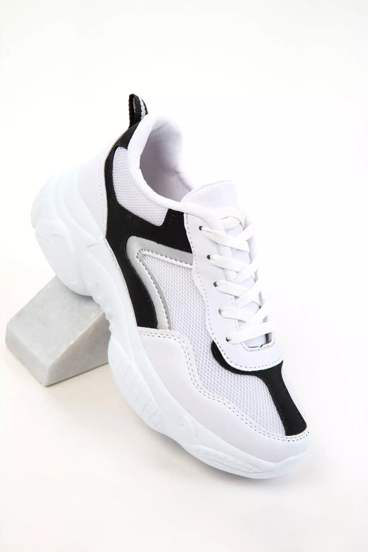 White-Black Women's Sneaker 20610