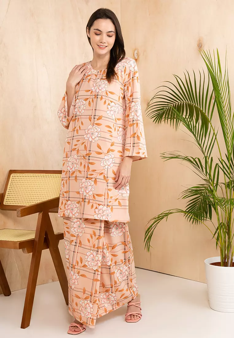 Era Maya Tangelo Peach Plaid Floral Baju Kurung Pahang 4.0