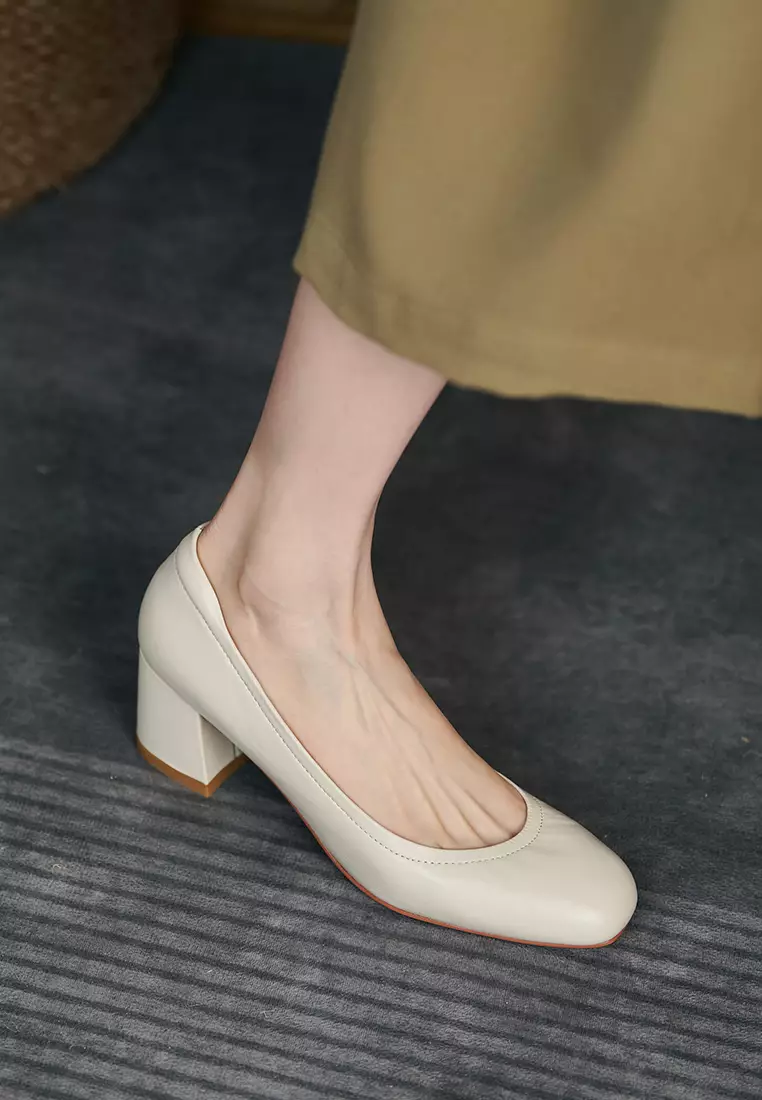 Buy Twenty Eight Shoes Grain Leather Uniform Round Toe Pumps
