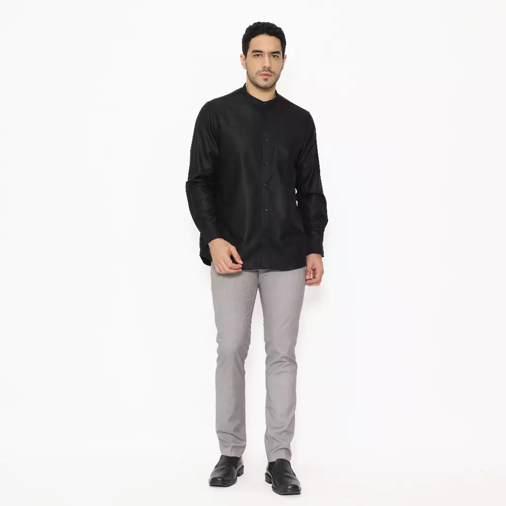 LAWELL MODERNO-KLRF Baju Koko Pria Lengan Panjang Regular Fit Kerah Mandarin Warna Hitam