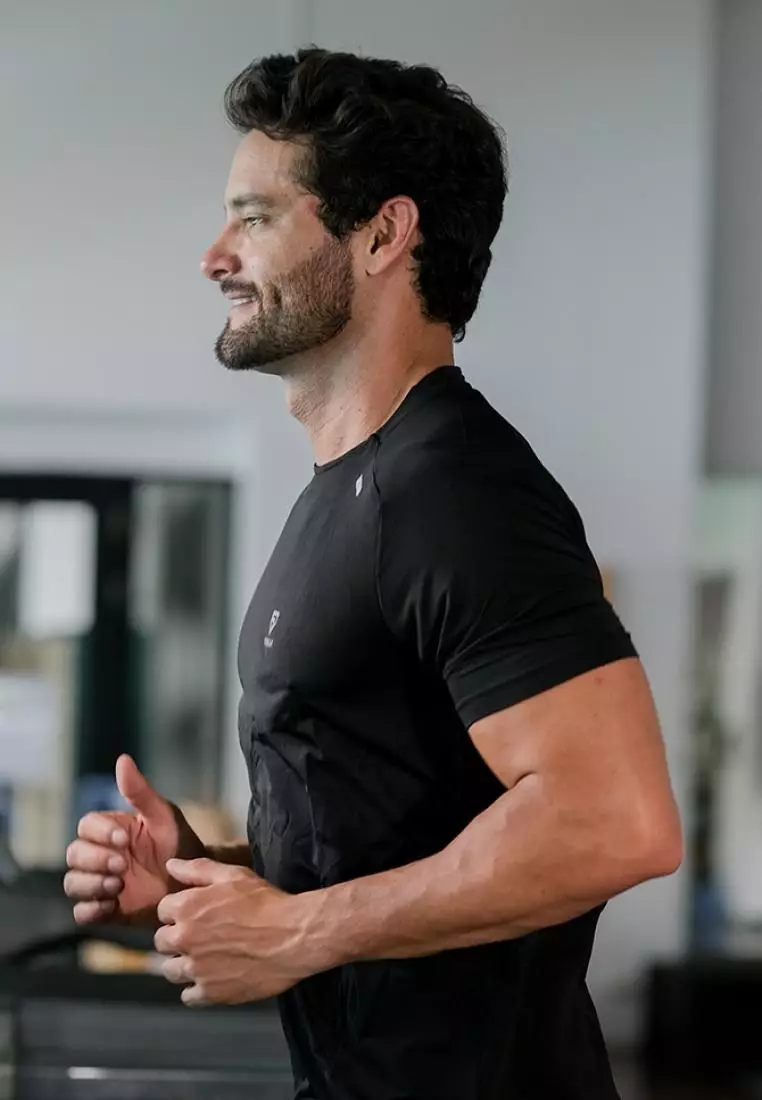 Fitwear - Kaos Olahraga Running Pria JOSEPH REFLECTIVE STRIPE - BLACK PLAIN