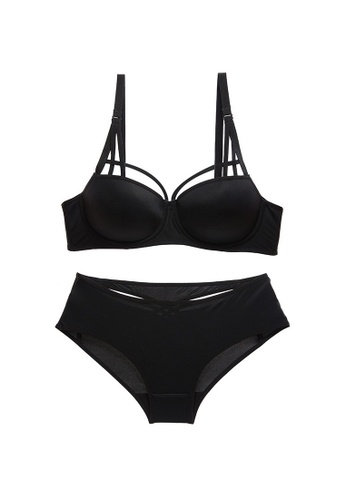 W.Excellence black Premium Black Lace Lingerie Set (Bra and Underwear) 81515US43A9F88GS_1