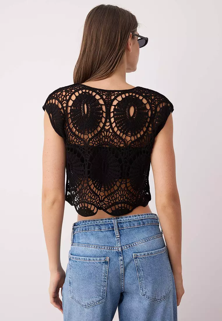 Black Crochet Sleeveless Crop Knitwear Blouse