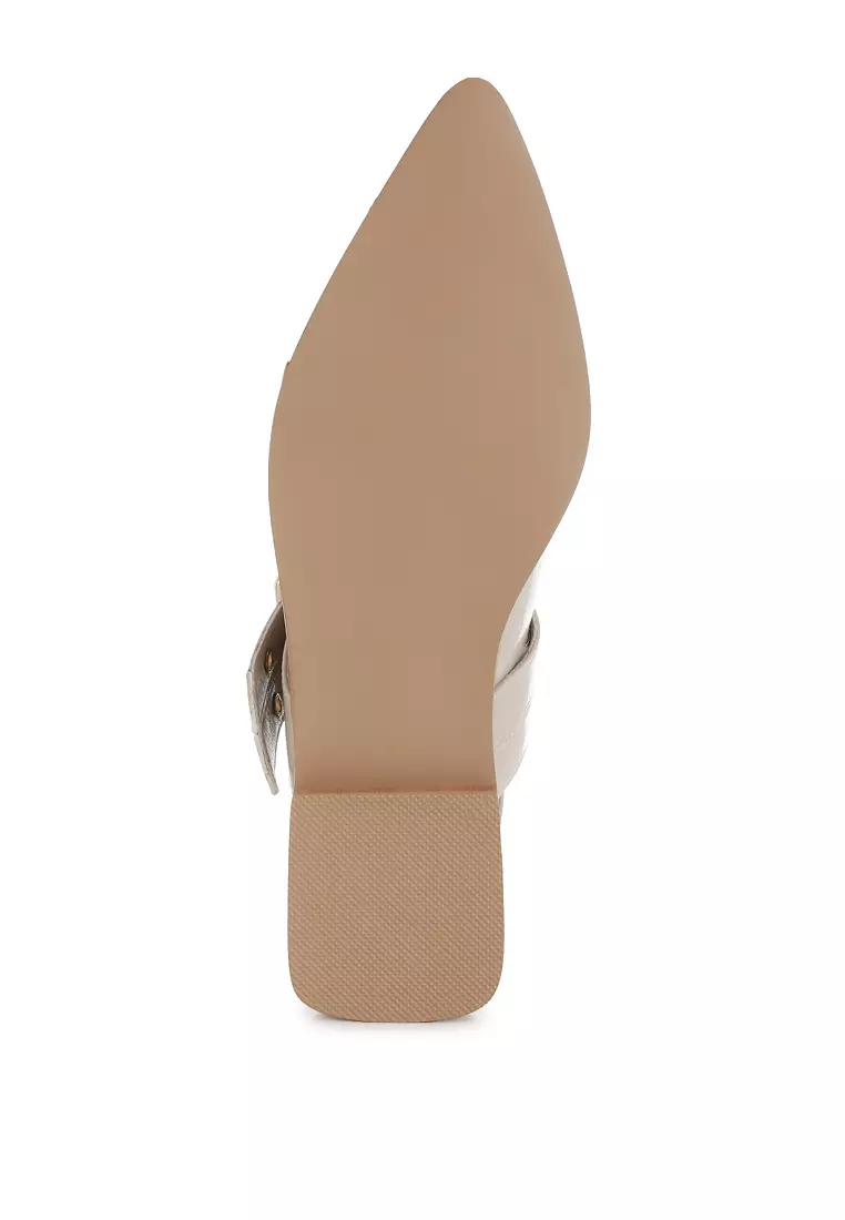 Sepatu Flat Berdetail Lubang Tali & Gesper dalam Warna Beige