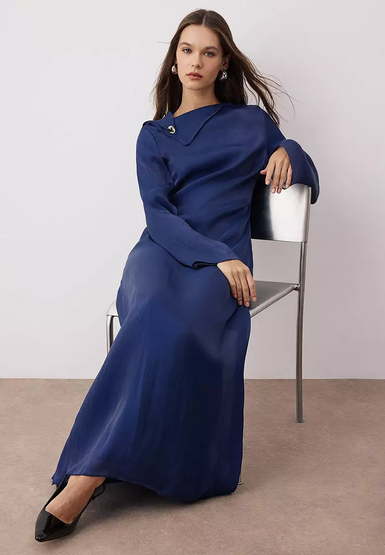 Evening Dress with Button Accessory on the Collar