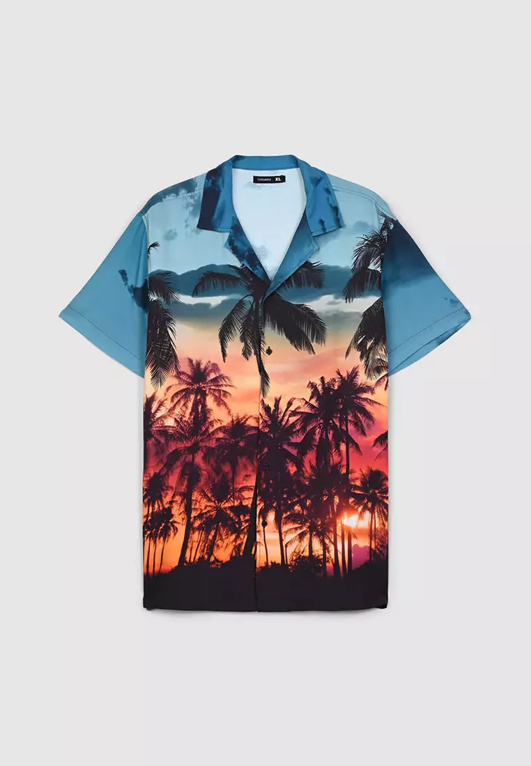 Man Short-Sleeved Shirt