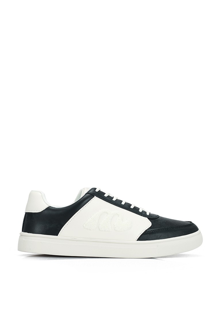Bee-Free Rounded Toe Sneakers