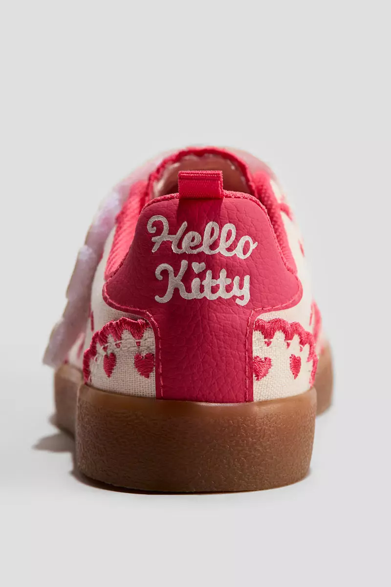 Motif-detail trainers