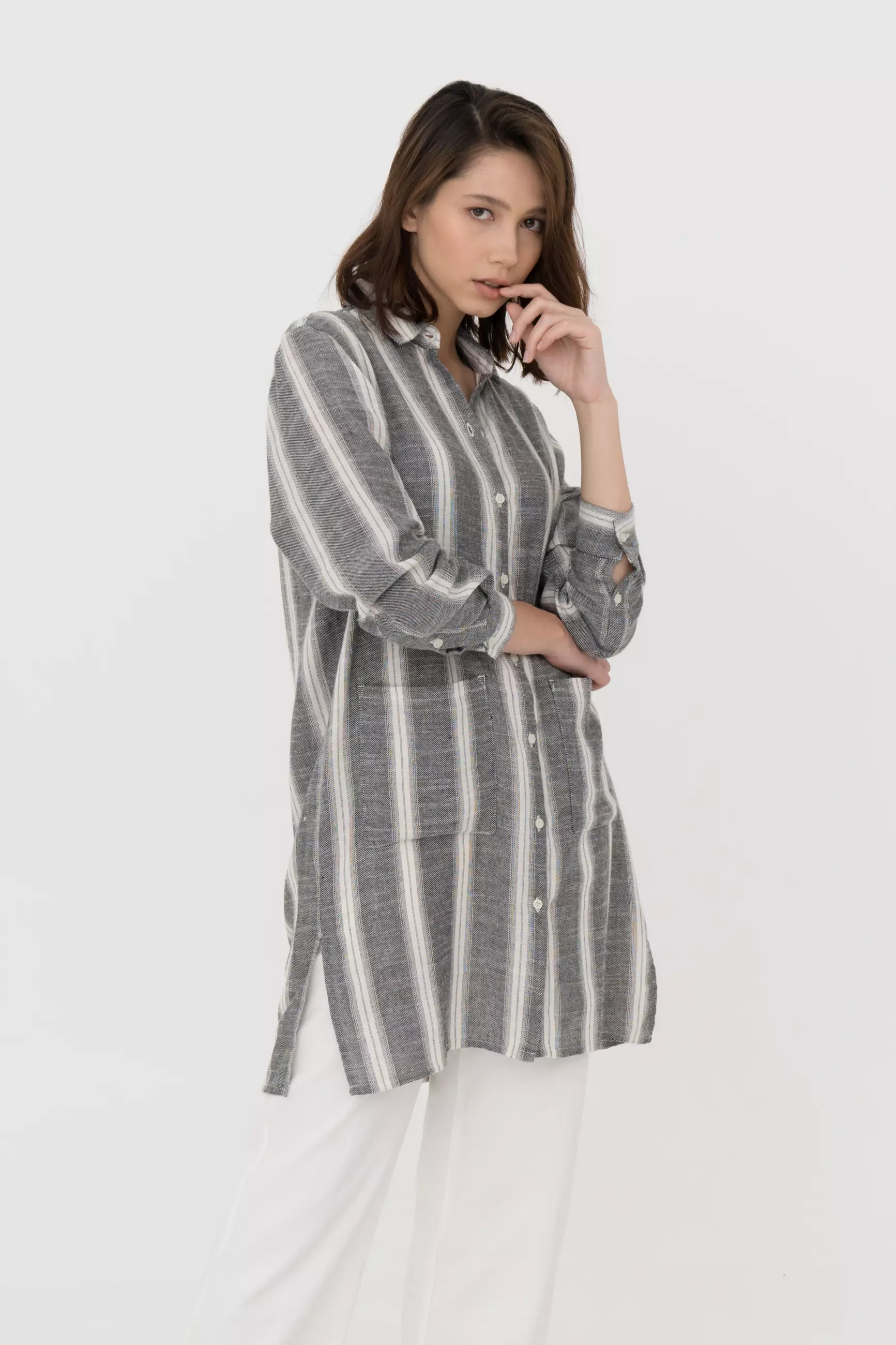 Kemeja Wanita Eilaria Grey White