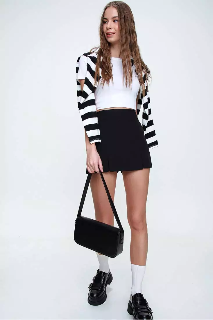 Slit Detail Mini Skirt