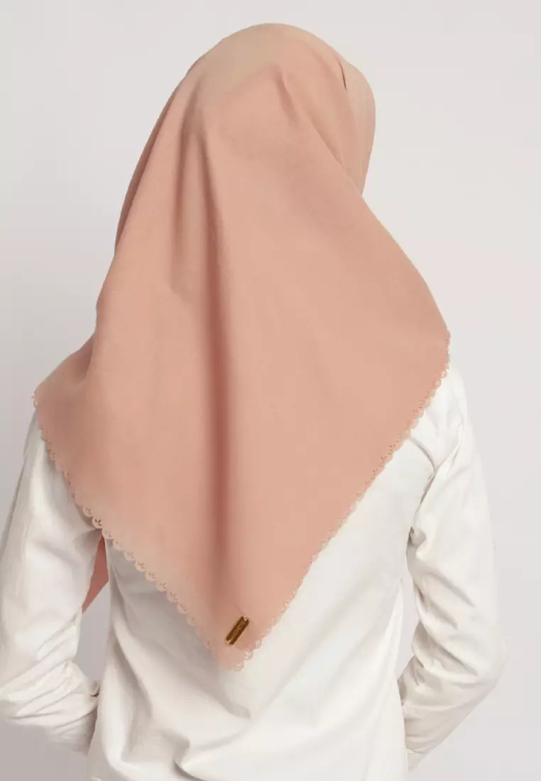 Mayonette Amaya Hijab - Kerudung Segi Empat Kekinian Trend 2021 - Peach