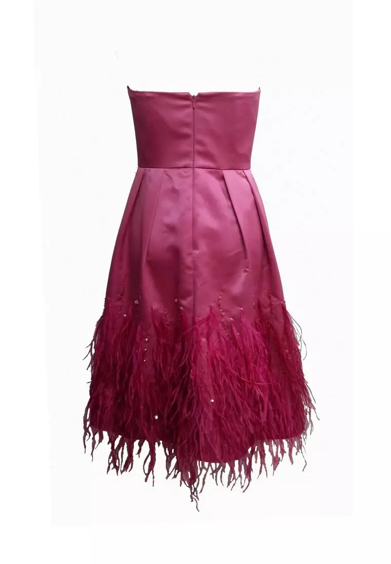 時尚露肩及駝鳥毛釘珠綢緞晚裝短裙