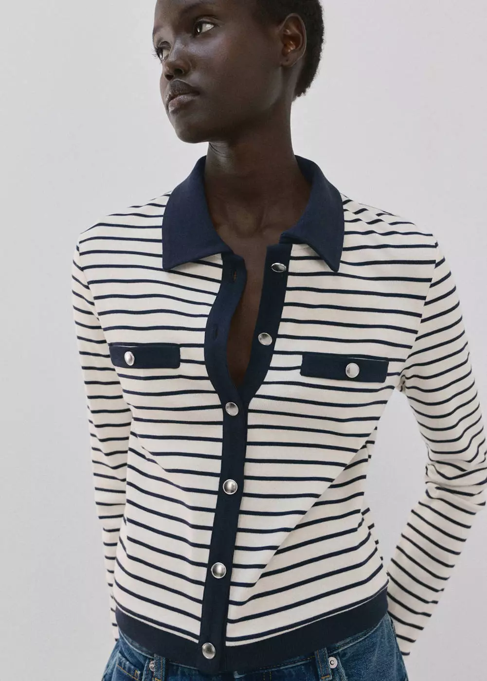 Cardigan garis-haris dengan kancing hias