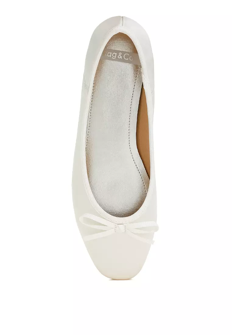 Balerina Hiasan Busur Satin dalam Warna Putih