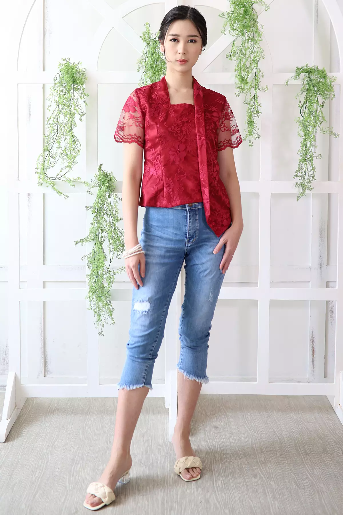 Katarina Brukat Red Wine Kebaya