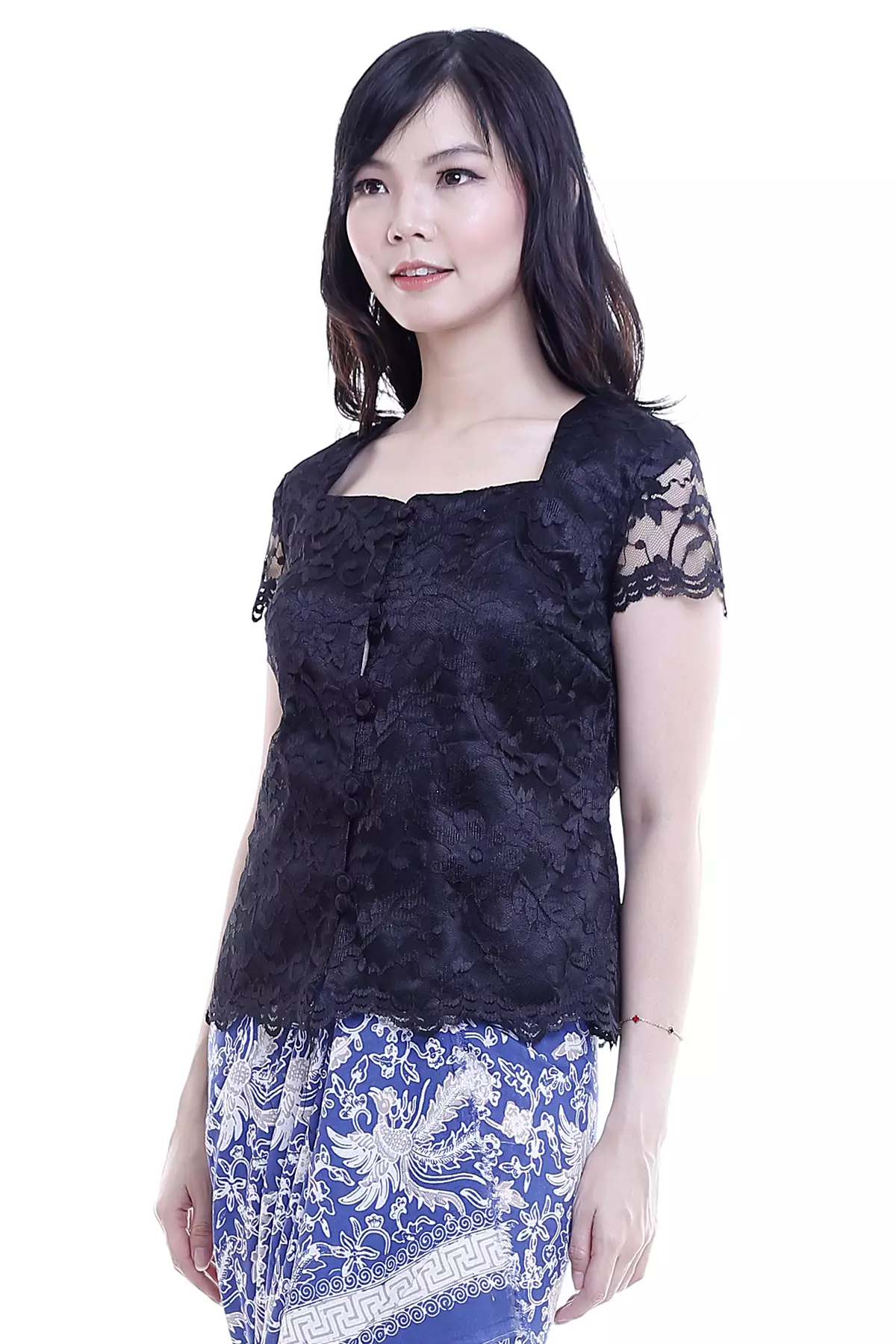 Andini Hitam Kebaya
