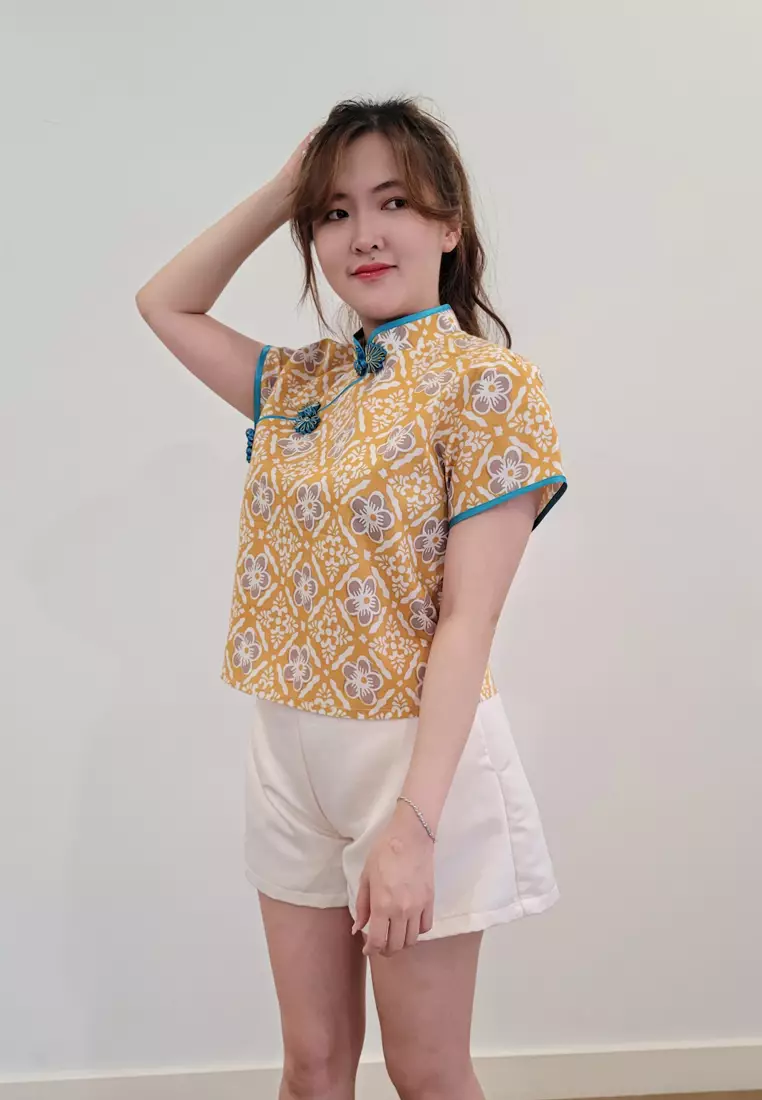 Ivory Cheongsam Top in Gold Stamped Batik