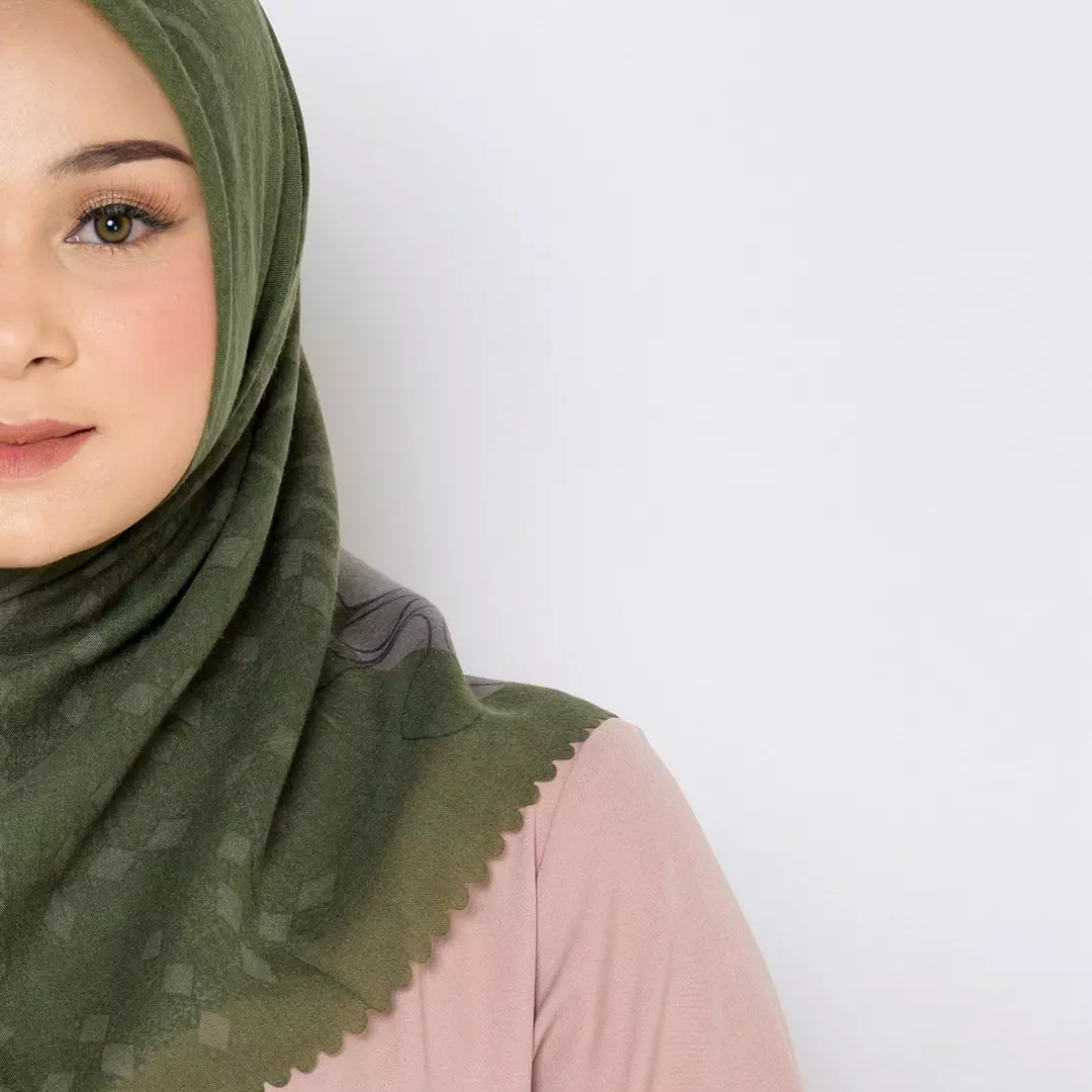 ZM Zaskia Mecca - Kelimutu Army Scarf Kerudung Segi Empat