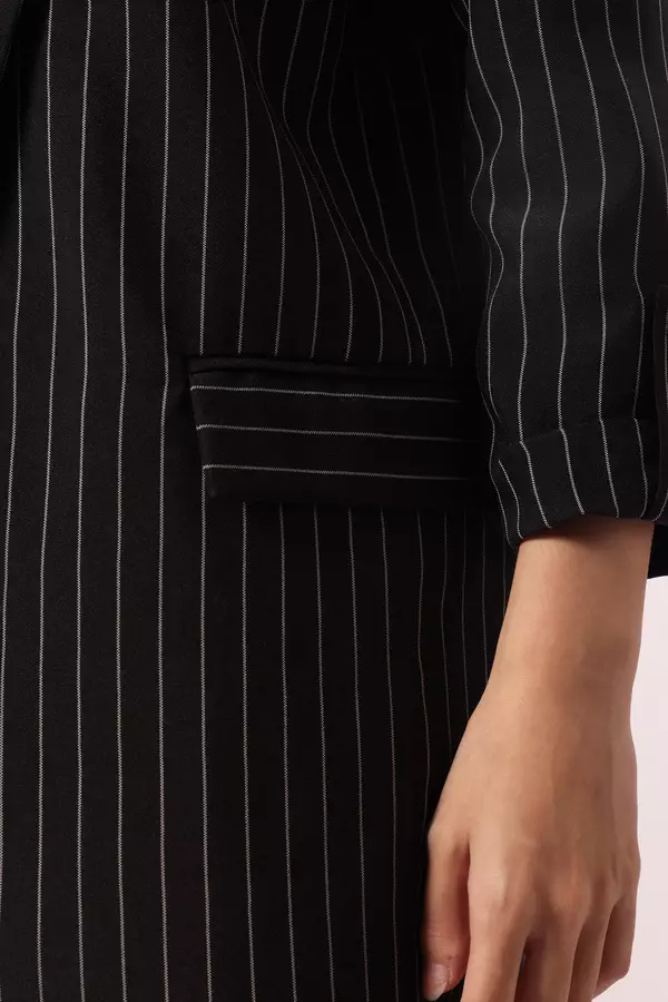 Minimal x Devina Putri - Neo - Stripes Blazer - Black Warna Black