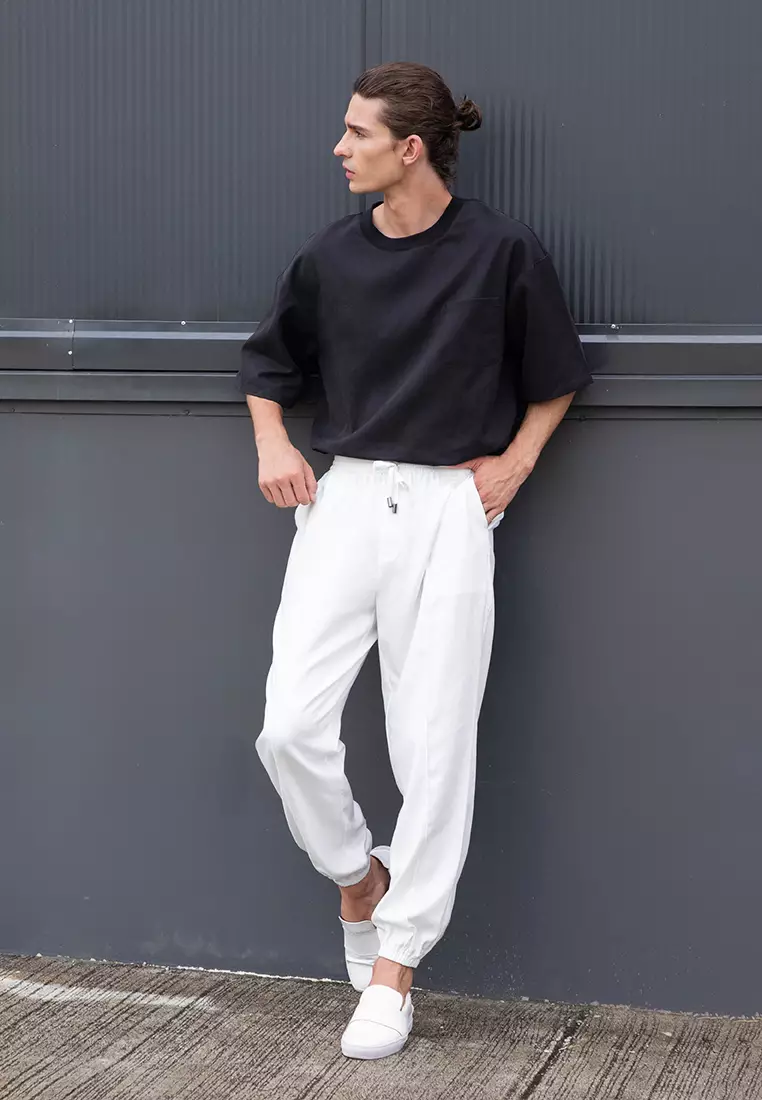 White jogging shop pants outfit