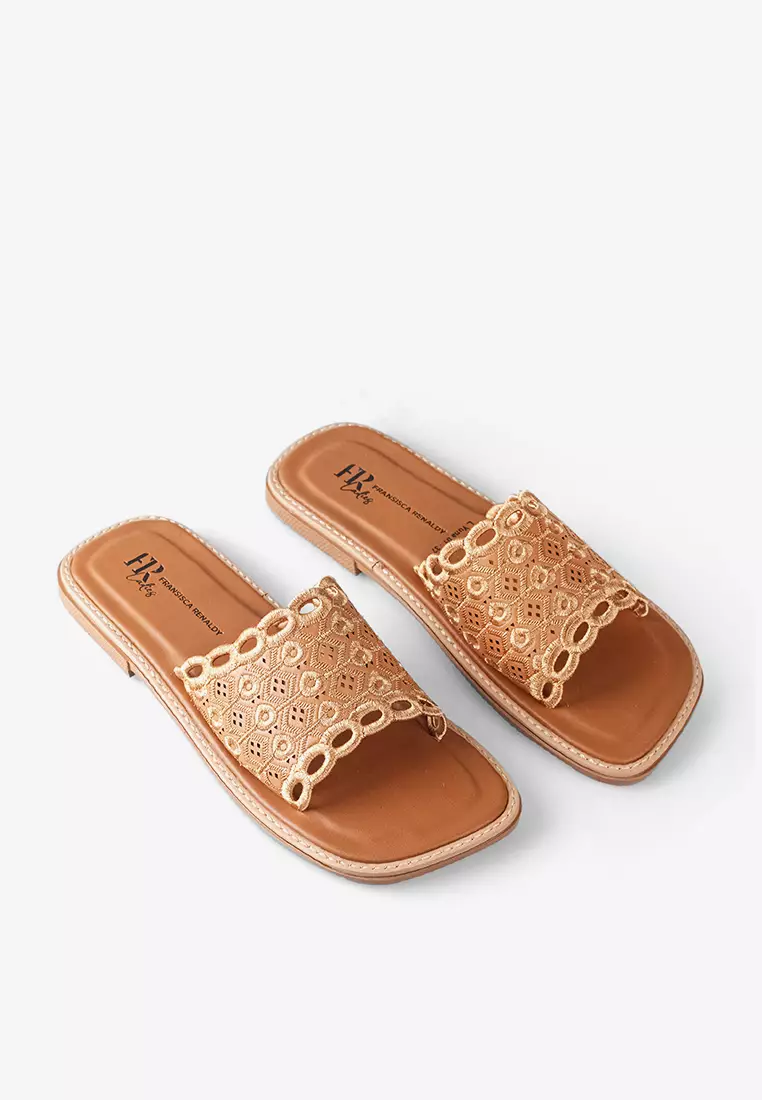 Sandal Ringan Slip On Wanita L.Yuna 01