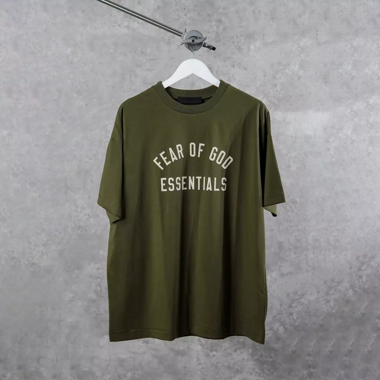 Kaos ESSENTIALS FEAR OF GOD EXCLUSIVE MILITARY GREEN TSHIRT 100% ORIGINAL