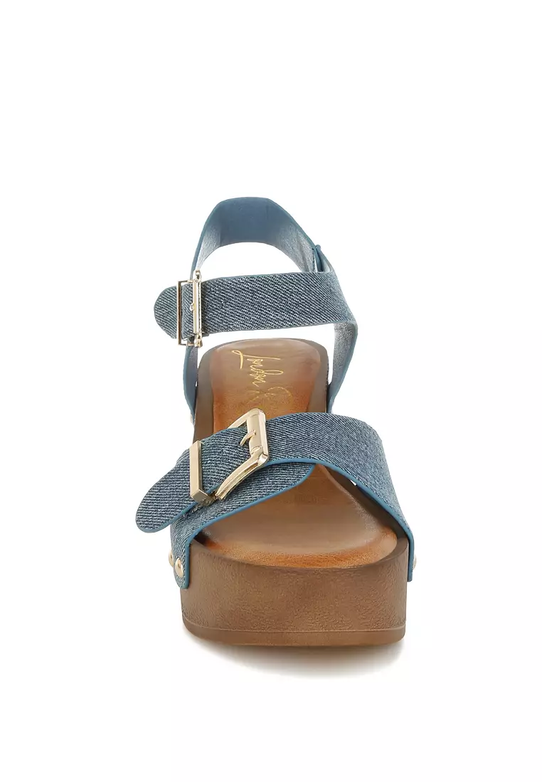 Sandal Bakiak Denim Bertabur Paku dari Denim