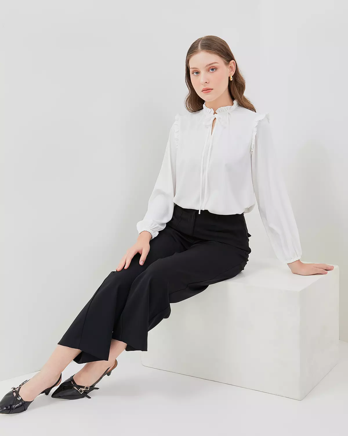 WHITE LONG SLEEVE RUFFLE BLOUSE