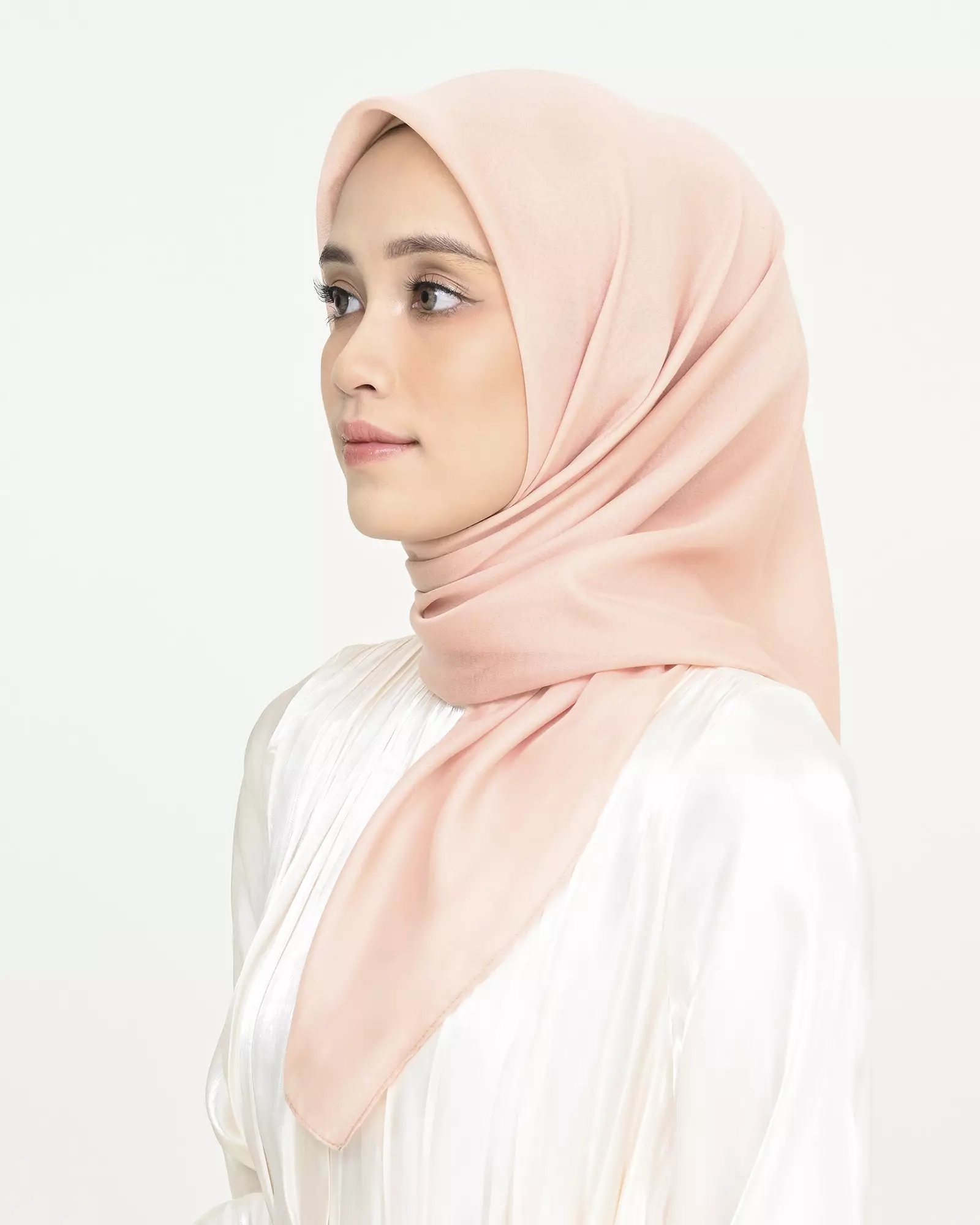 Geulis.id x Cut Syifa / SYIFA PARIS PREMIUM / HIJAB POLOS / PEACH