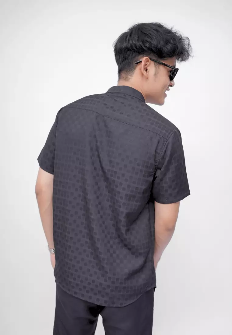Ryusei Kemeja Kerah Koko Lengan Pendek Akari Black