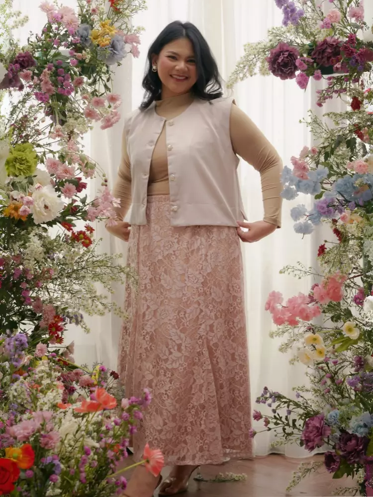 xtramiles Ladies plus size skirt peony lace skirt peachy nude