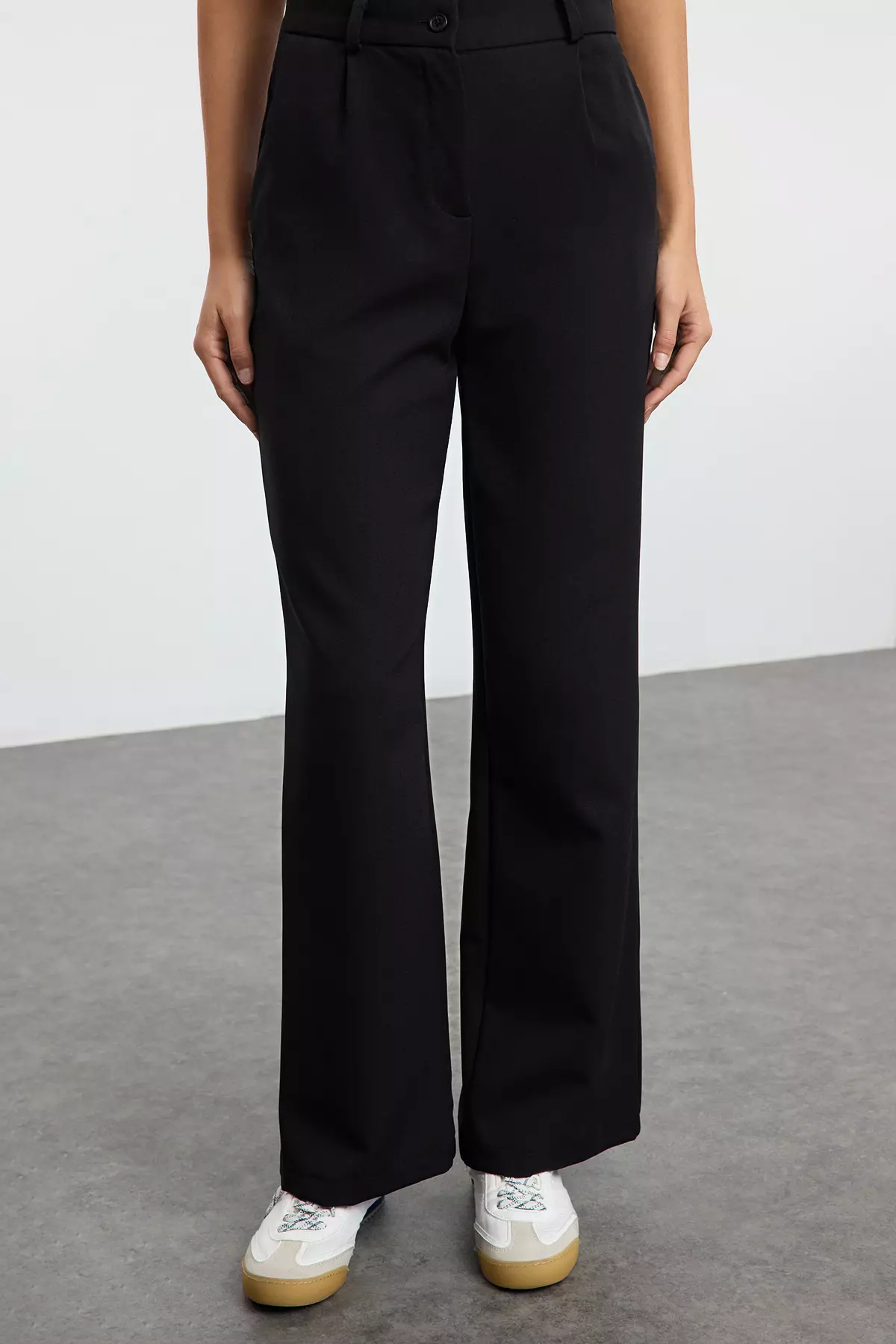 Wide Leg Pleated Trousers