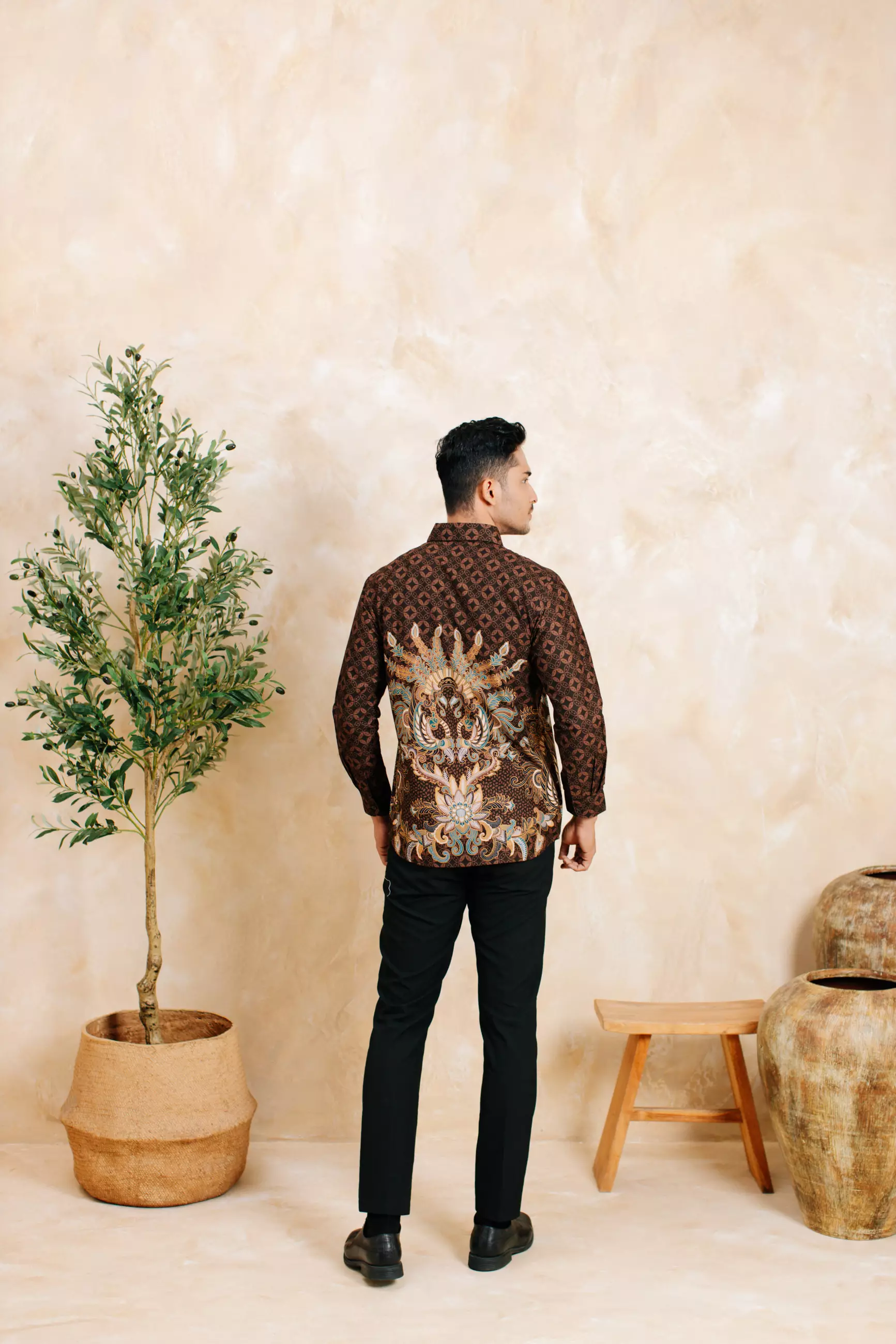 Adyatma Artha Brown Kemeja Batik Pria Slim Fit Lengan Panjang Katun