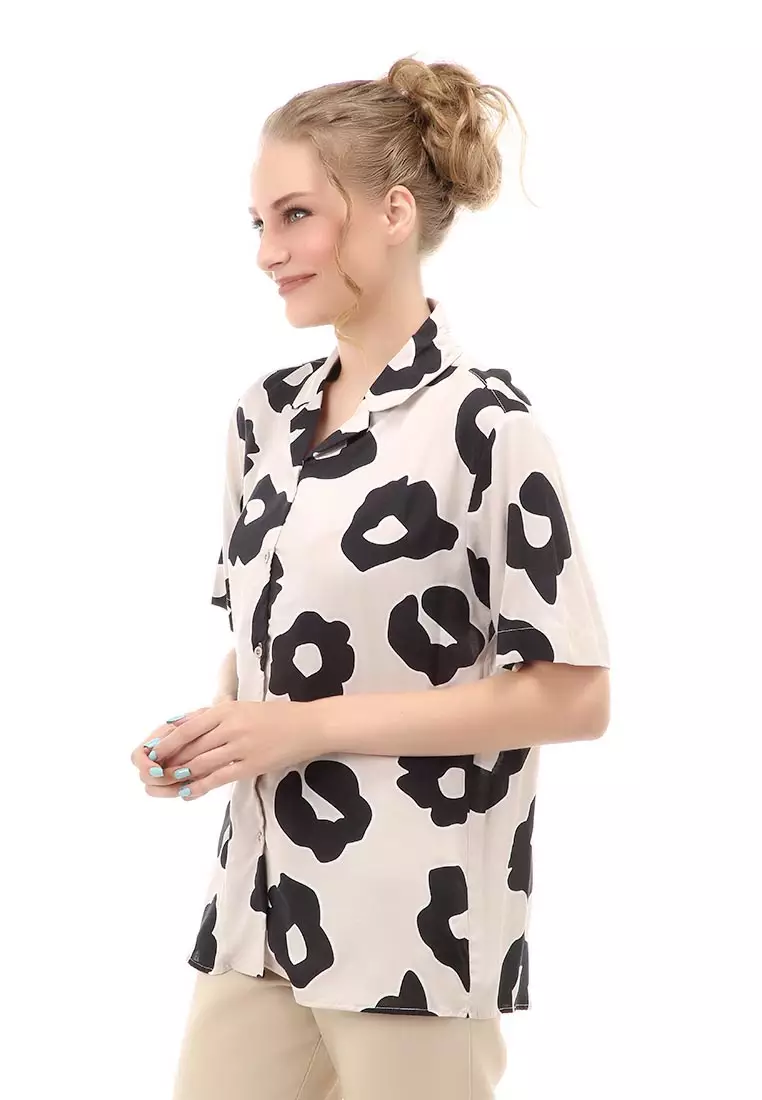 Holly Kemeja Atasan Kasual Wanita Lengan Pendek Motif Flower1 Material Rayon ORIGINAL - White