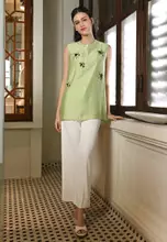 GREEN