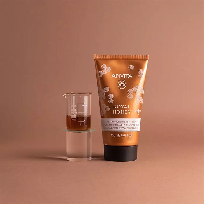 Apivita Royal Honey Rich Moisturizing Body Cream 150 ml | Krim Tubuh Rich Cream Texture Natural Menghidrasi dan Menenangkan Kulit