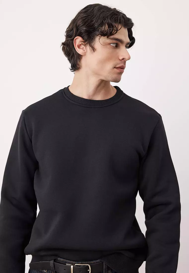 Black Regular Cut Crew Neck Thick/Inside Raised Sweatshirt