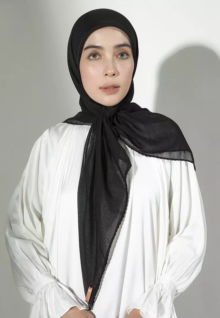 Paris Embroidery Signature Square (Lozy X Hamidah) Black