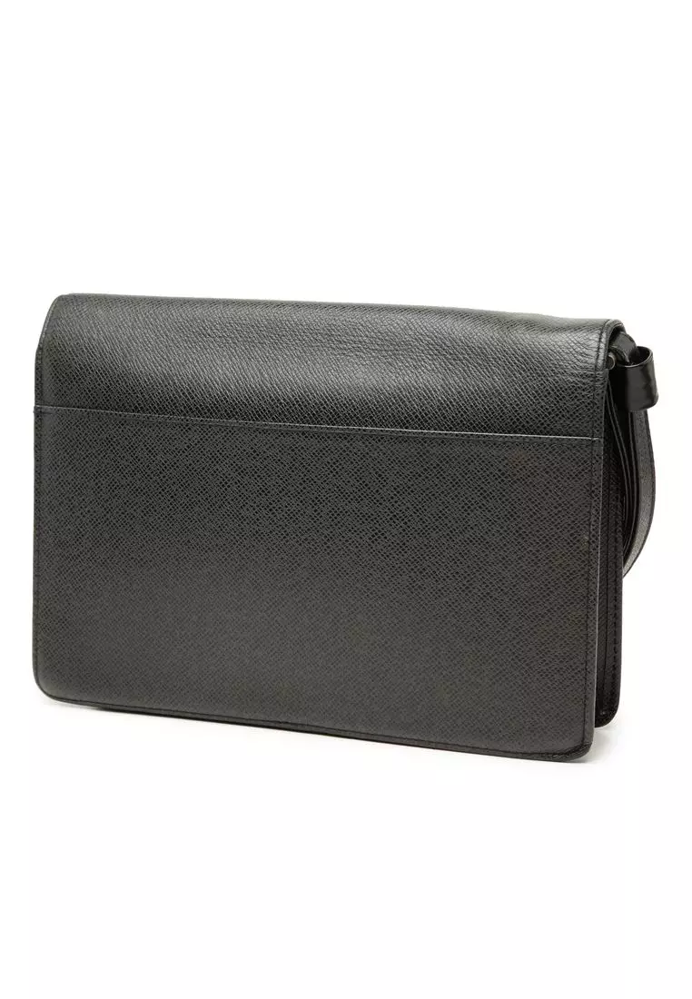 Pre-Loved Louis Vuitton Taiga Selenga