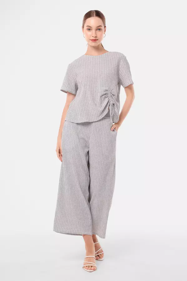 MINIMAL - Mashira - Atasan Bertekstur Detail Kerut - Black Colour Black