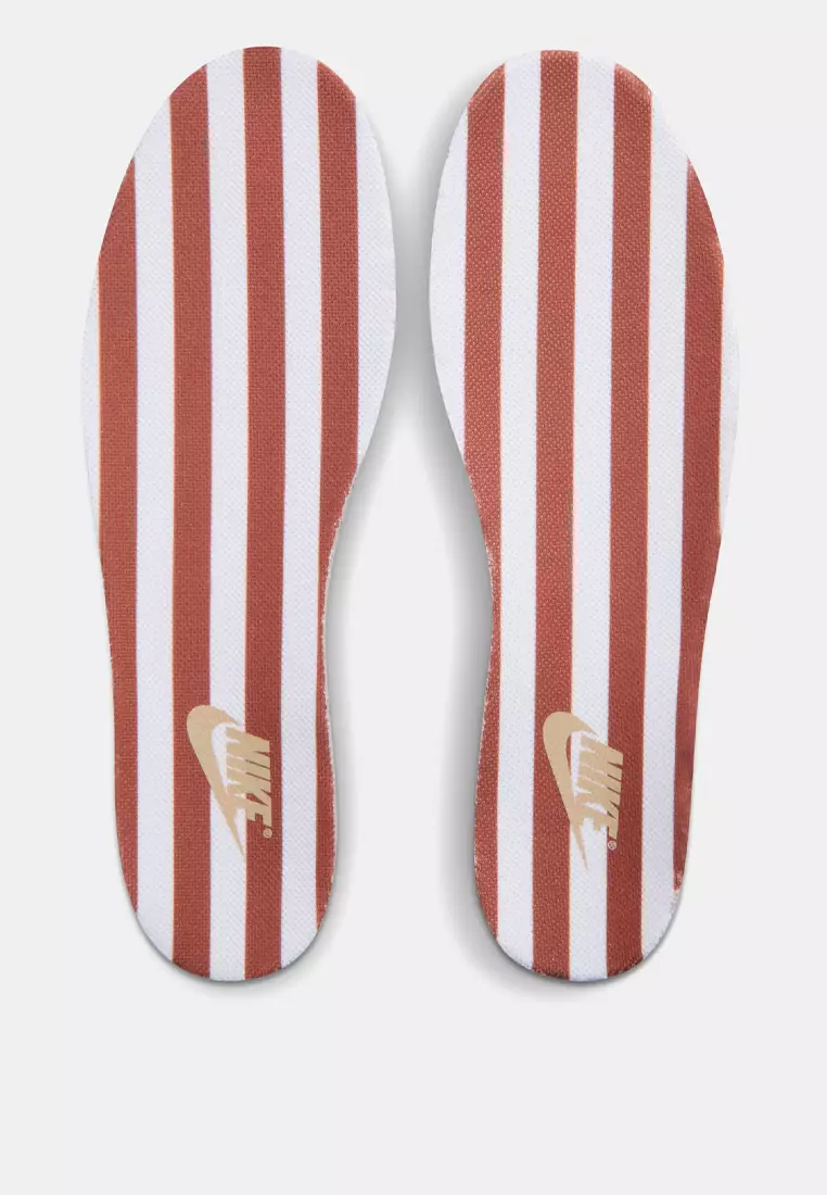 Dunk Low SE Women's Shoes