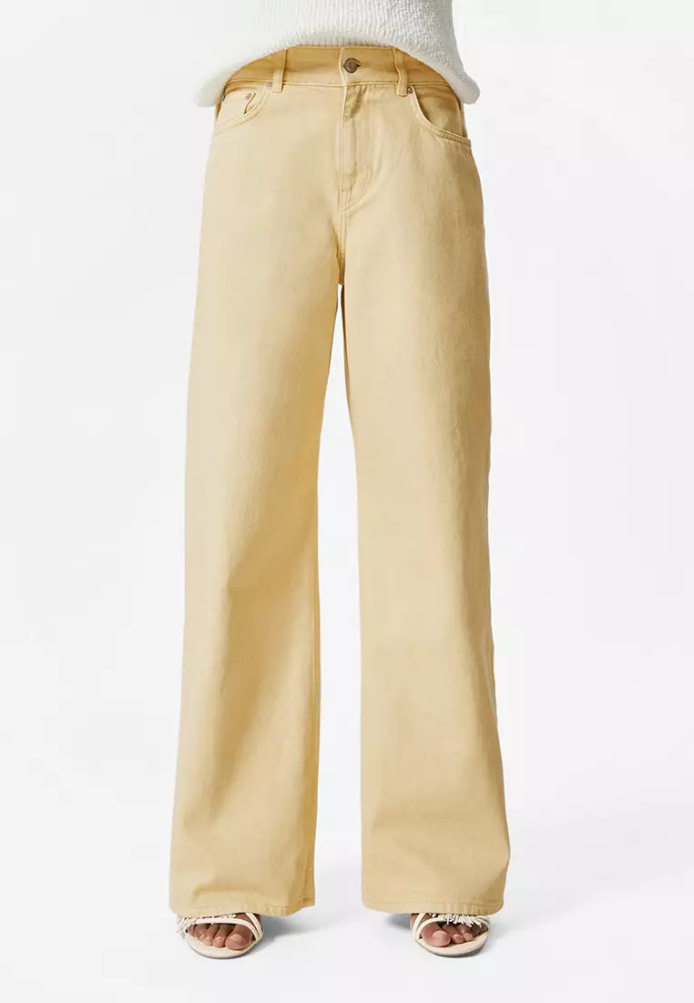 Relaxed Wide-Leg Jeans